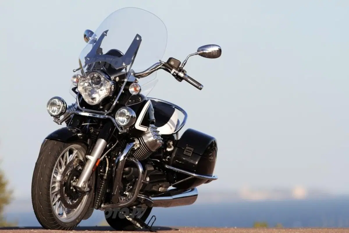 Moto Guzzi California 1400 Touring (35)