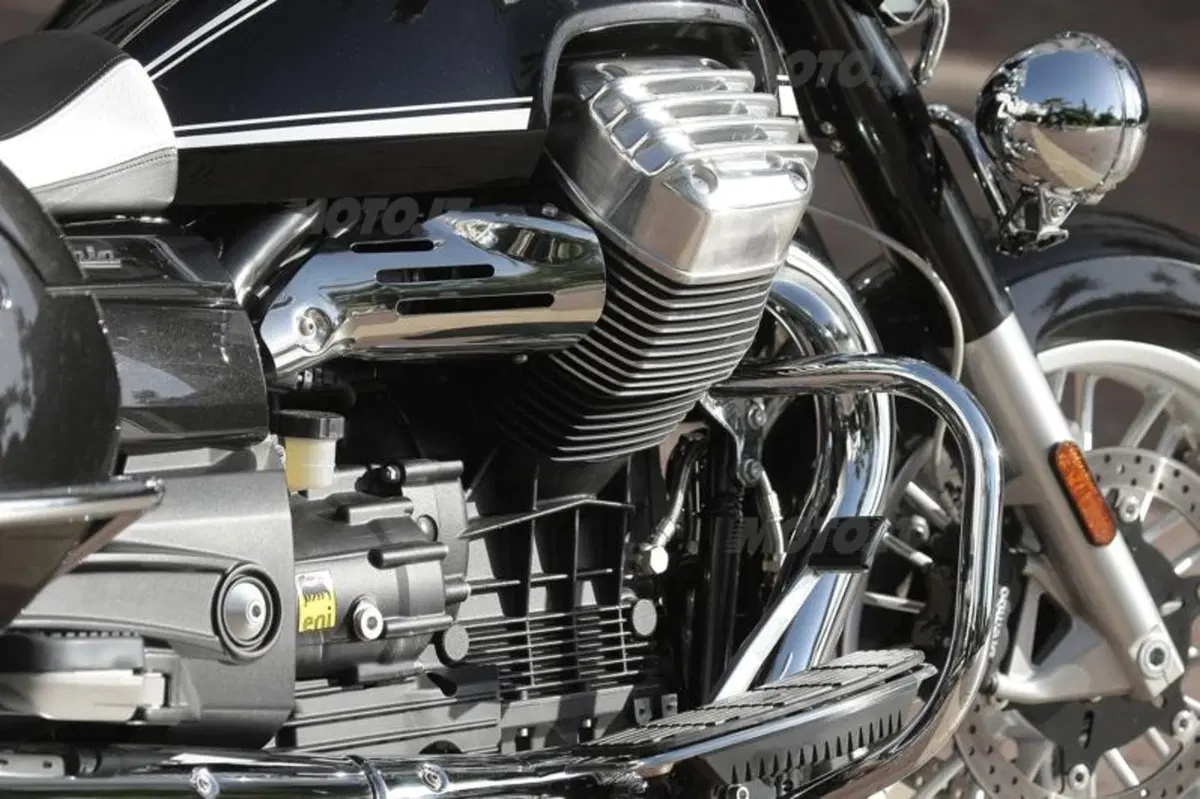 Moto Guzzi California 1400 Touring (38)