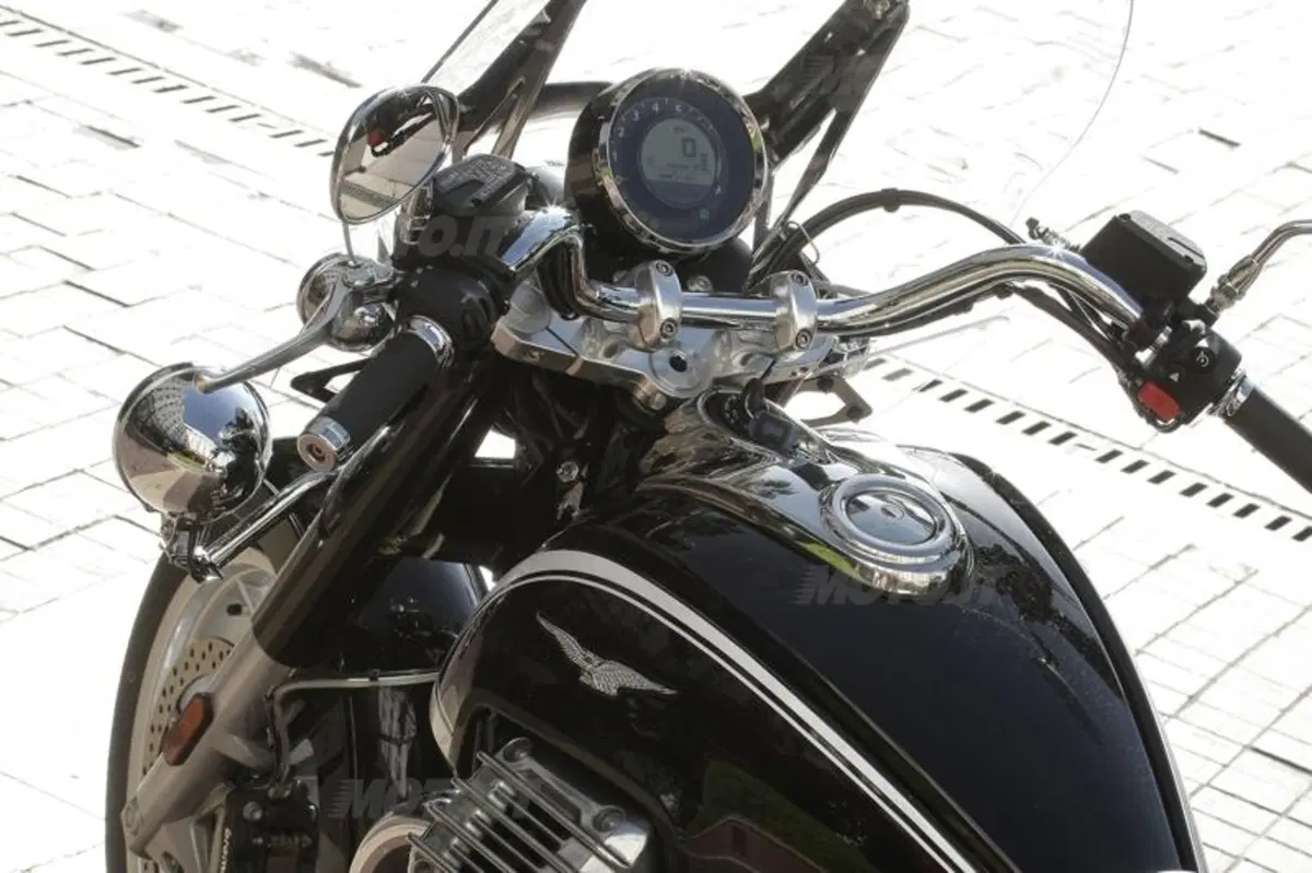 Moto Guzzi California 1400 Touring (45)