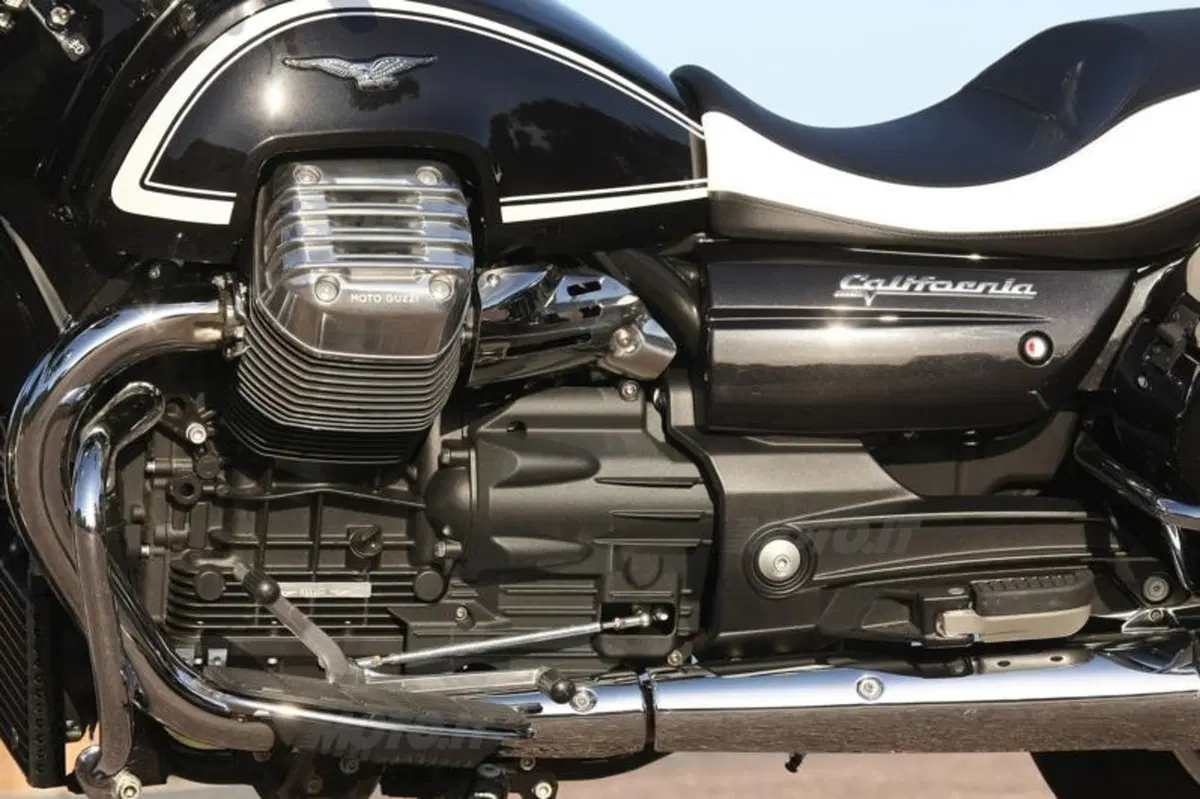 Moto Guzzi California 1400 Touring (62)