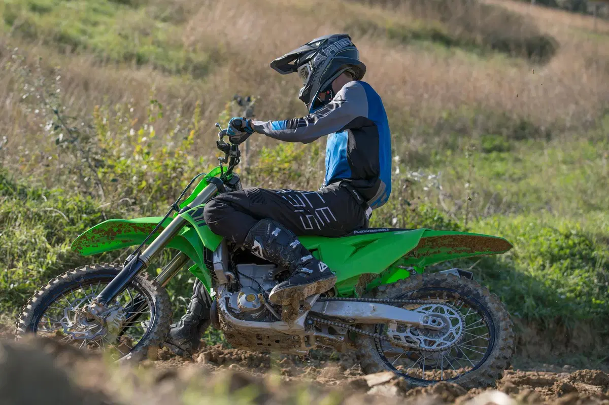 Kawasaki KX 250 e 450 2021: TEST, balzo in avanti della 250, tutta nuova (3)