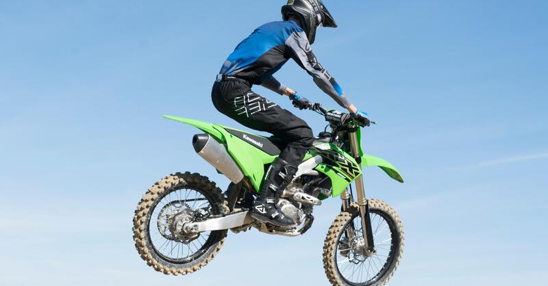 Kawasaki KX 250 e 450 2021: TEST, balzo in avanti della 250, tutta nuova