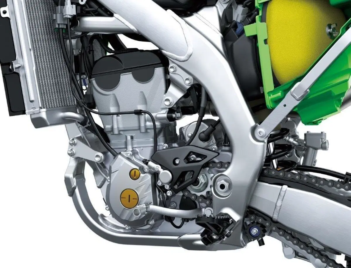 Kawasaki KX 250 e 450 2021: TEST, balzo in avanti della 250, tutta nuova (7)