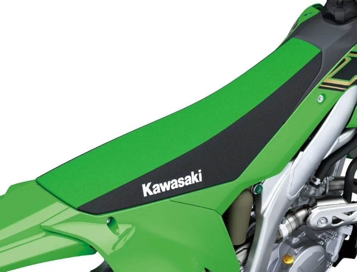 Kawasaki KX 250 e 450 2021: TEST, balzo in avanti della 250, tutta nuova (14)