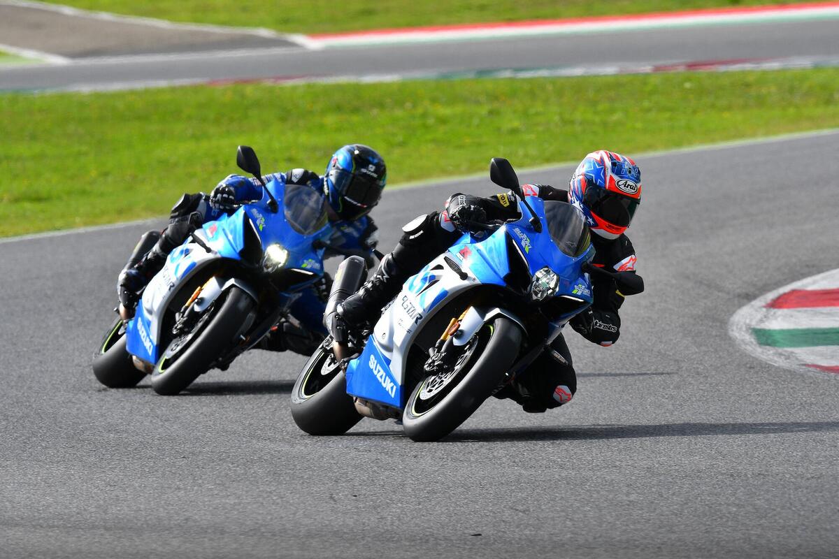 Suzuki GSX-R Racing Academy: tutti in pista nel 2021 - News - Moto.it