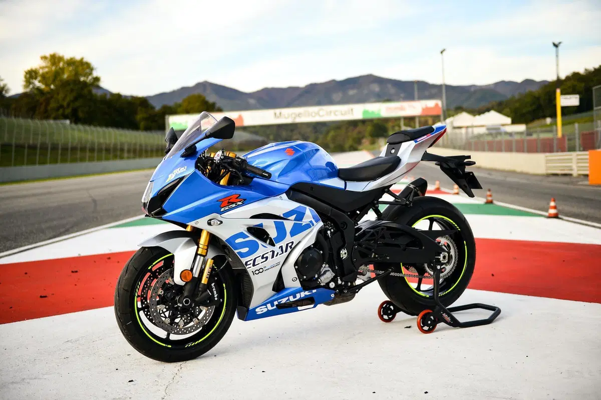 Suzuki GSX-R 1000R Anniversary. Tanti auguri, Gixxer! (10)