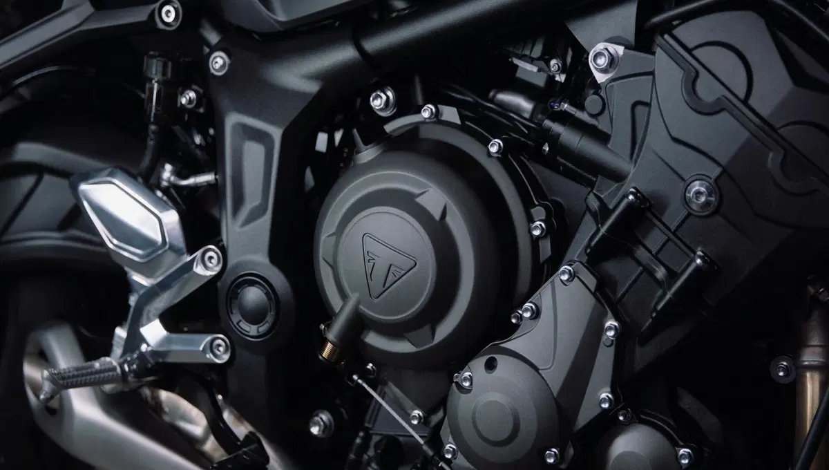 Triumph Trident 660: entry level solo di nome (3)