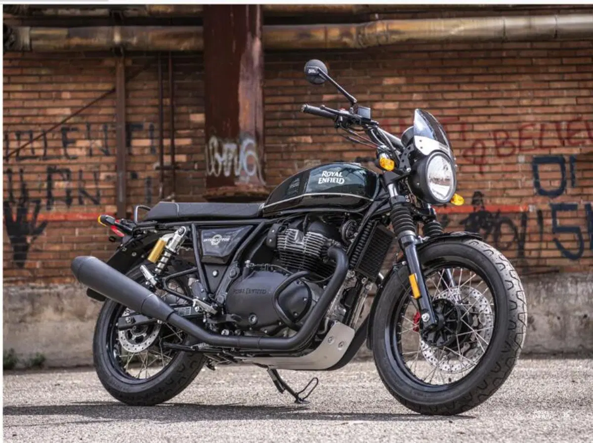 Royal Enfield Interceptor e Continental GT: limited edition da Valentino Motor Company (2)