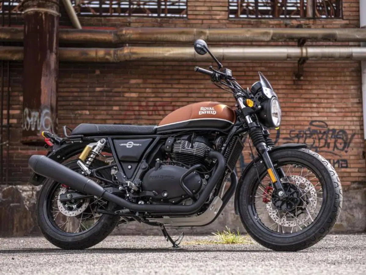 Royal Enfield Interceptor e Continental GT: limited edition da Valentino Motor Company (4)