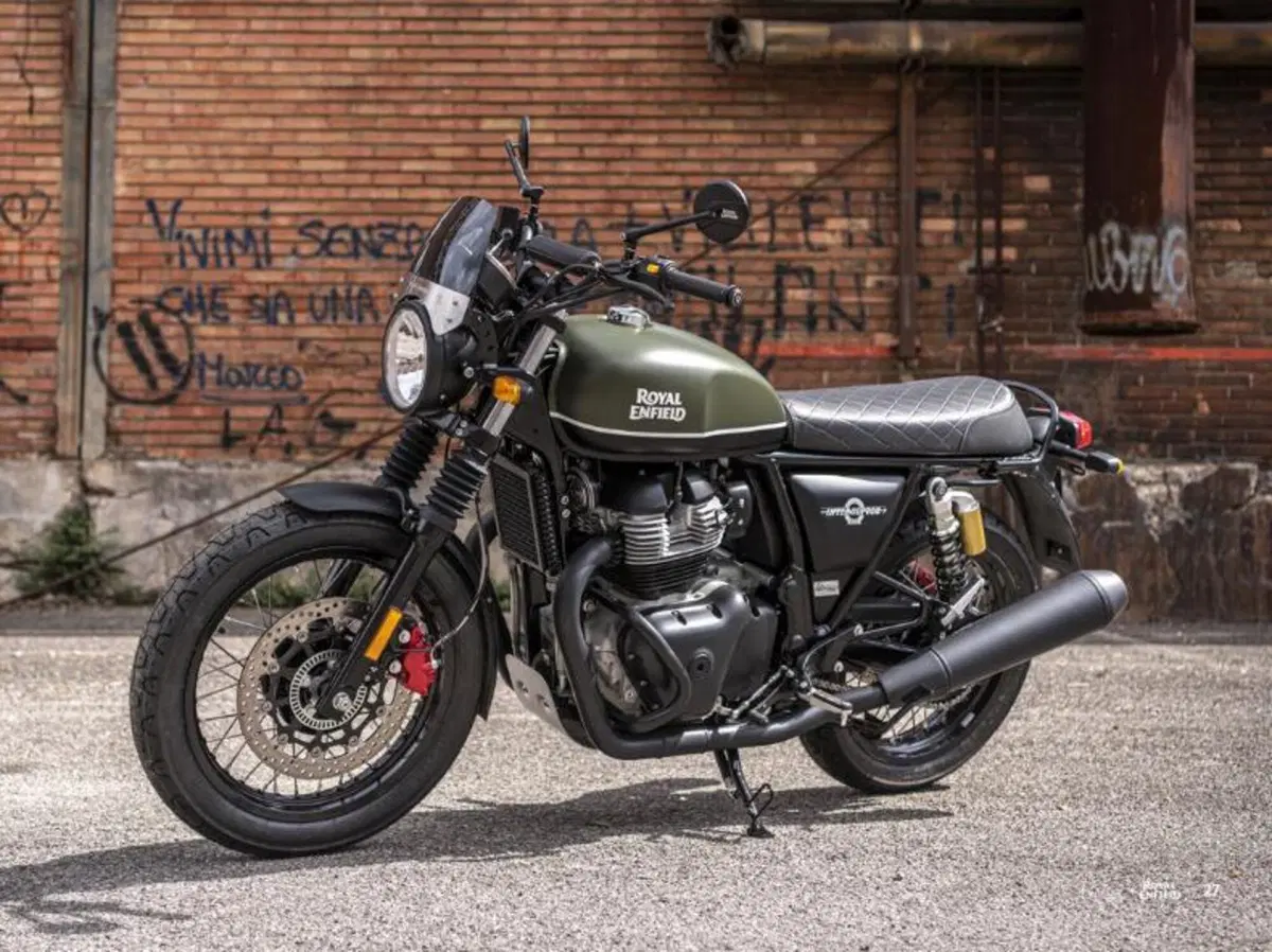 Royal Enfield Interceptor e Continental GT: limited edition da Valentino Motor Company (5)