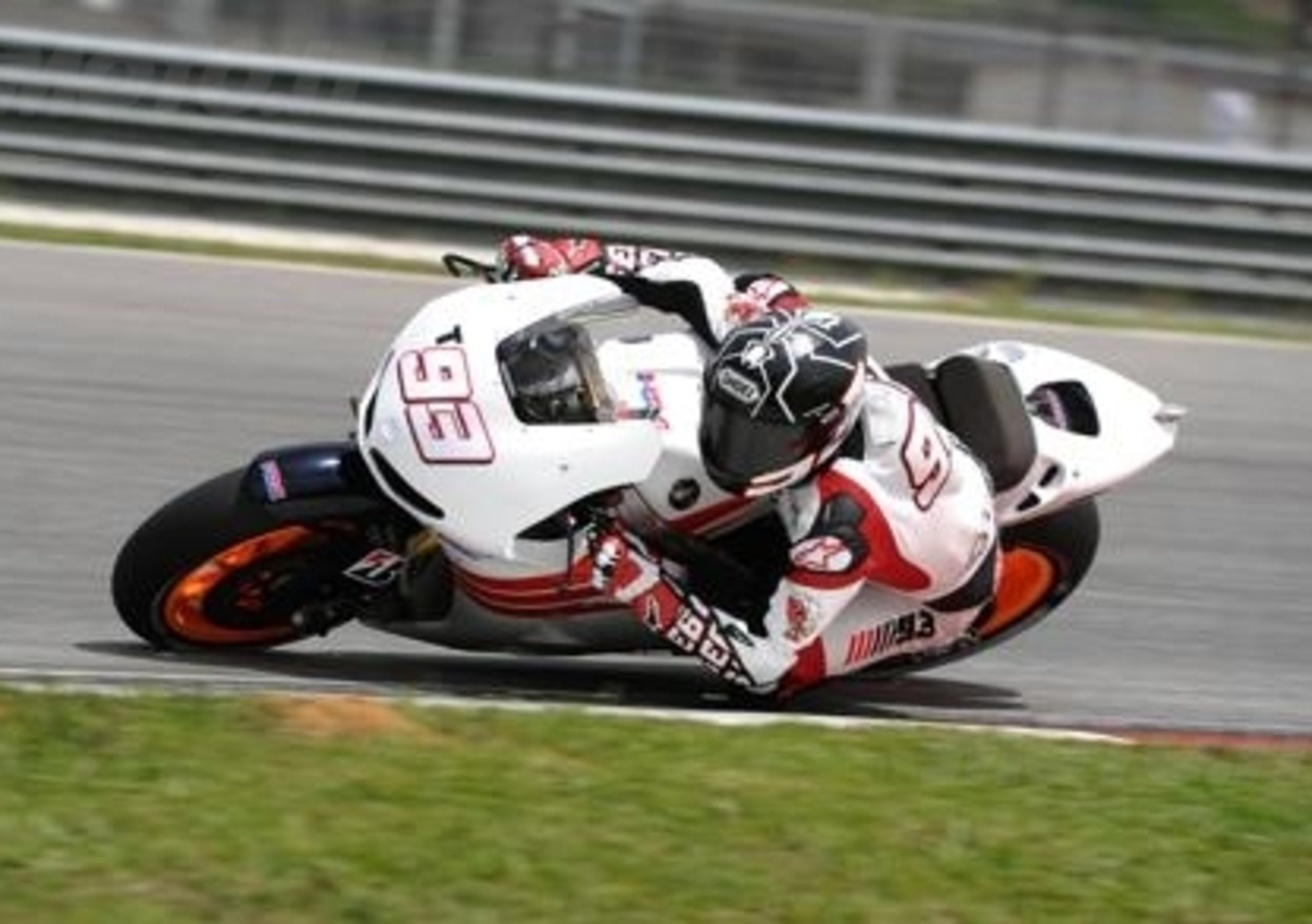 Test MotoGP. Marquez prova finalmente la Honda sull&#039;asciutto