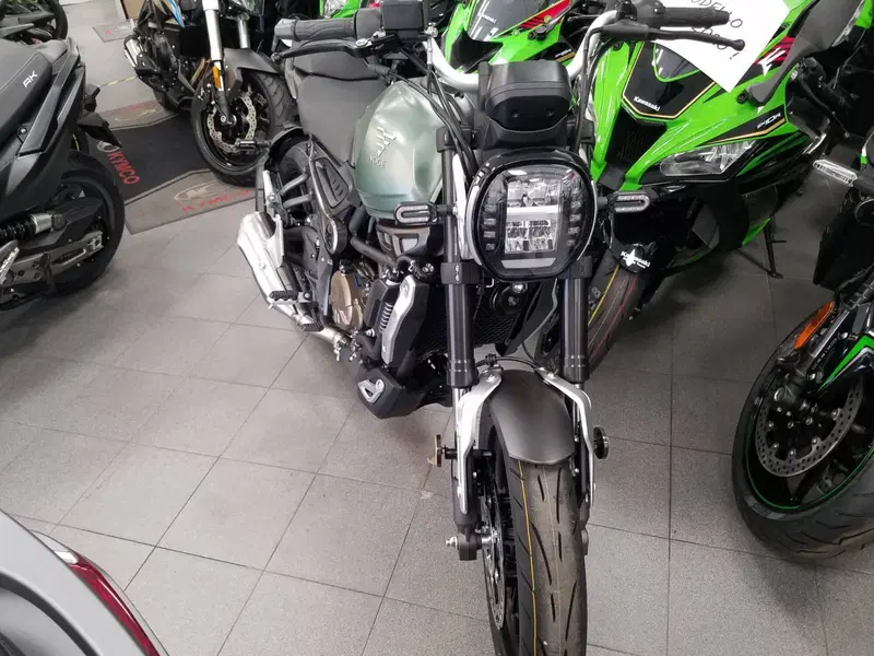 Voge Trofeo 300AC (2021 - 26) (3)