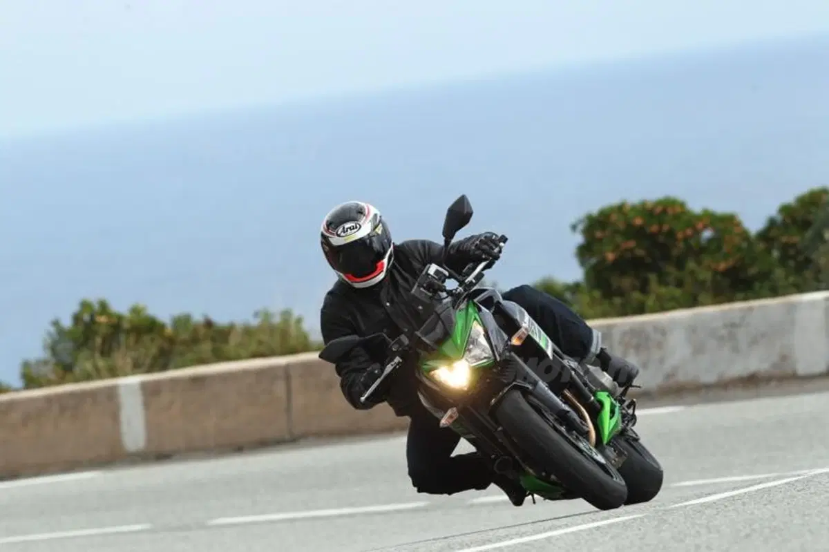 Kawasaki Z800 2013   (5)