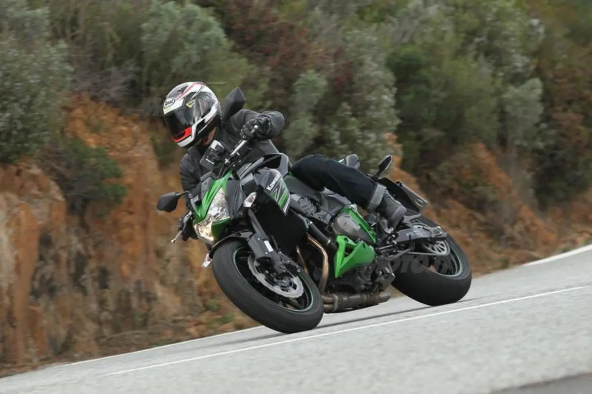 Kawasaki Z800 2013   (7)