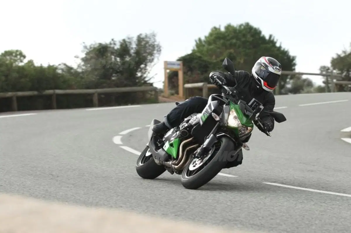 Kawasaki Z800 2013   (8)