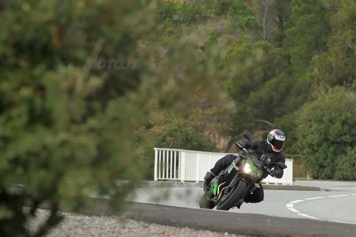 Kawasaki Z800 2013   (10)