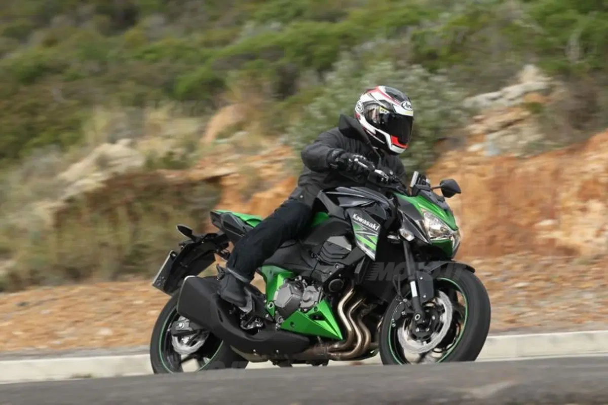 Kawasaki Z800 2013   (11)