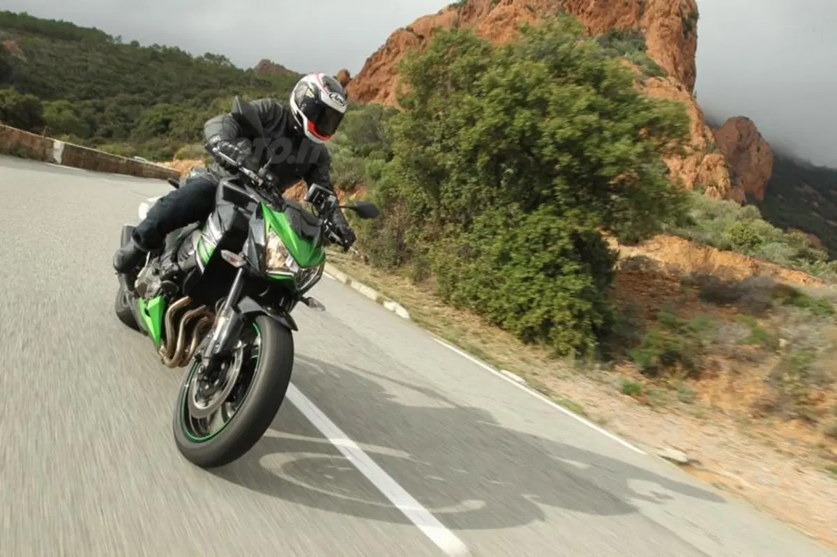 Kawasaki Z800 2013   (15)