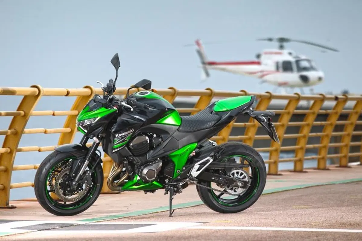 Kawasaki Z800 2013   (24)