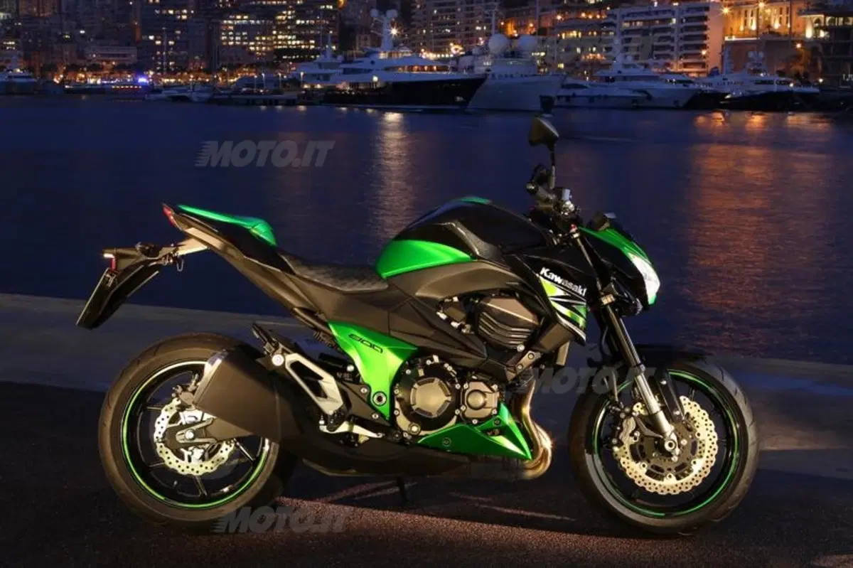 Kawasaki Z800 2013   (27)