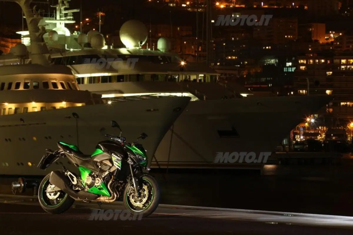 Kawasaki Z800 2013   (28)