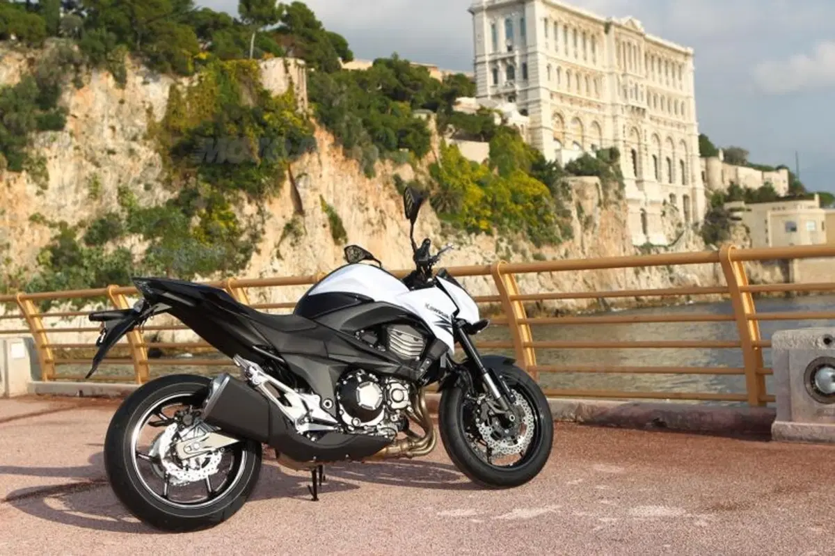 Kawasaki Z800 2013   (29)