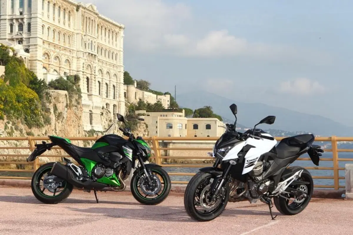 Kawasaki Z800 2013   (30)