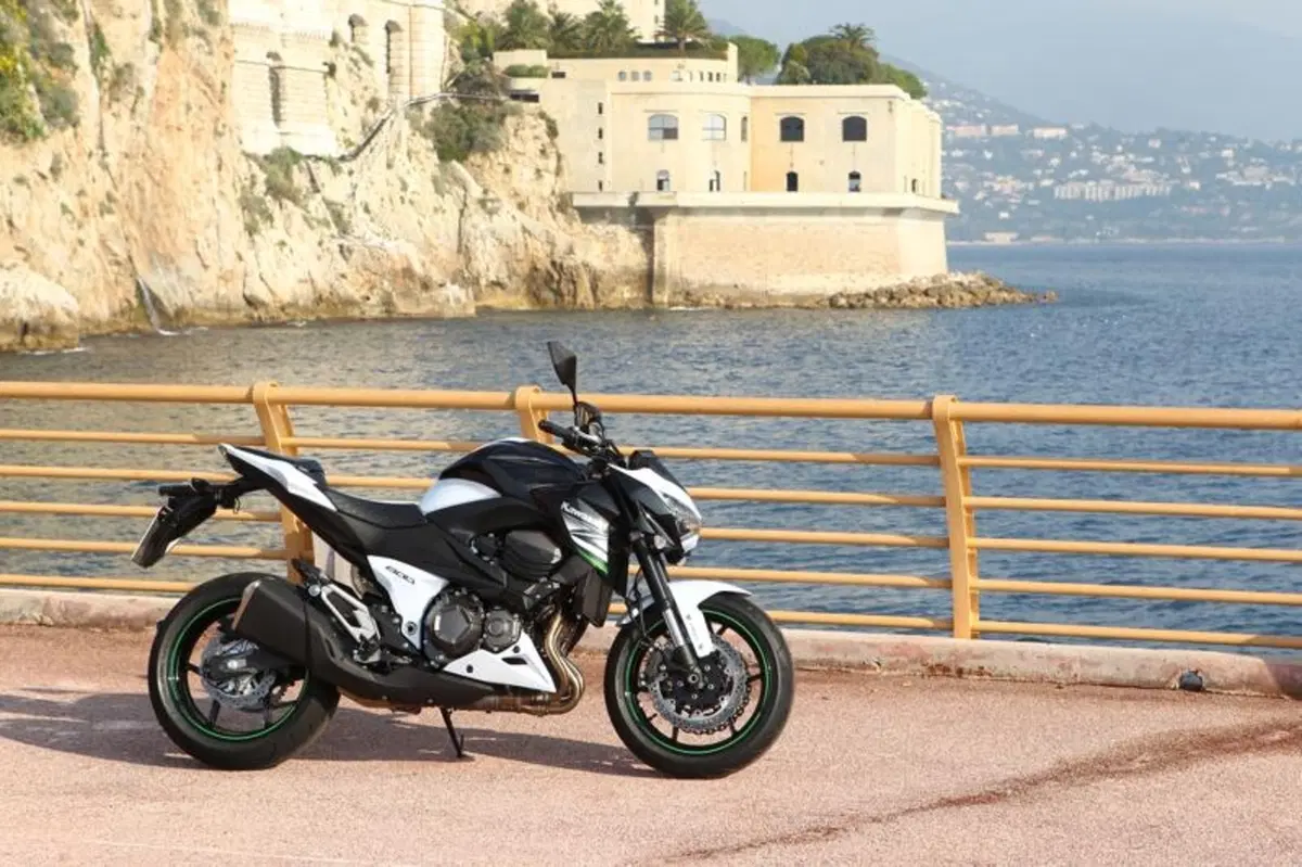 Kawasaki Z800 2013   (34)