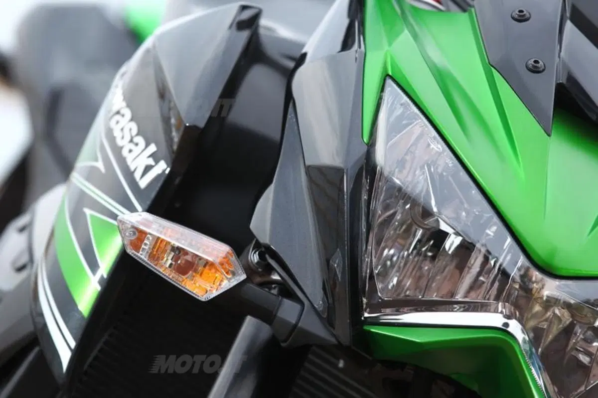 Kawasaki Z800 2013   (64)