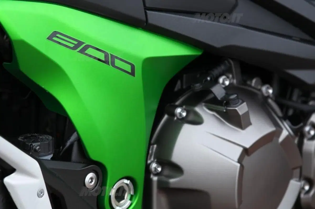 Kawasaki Z800 2013   (65)