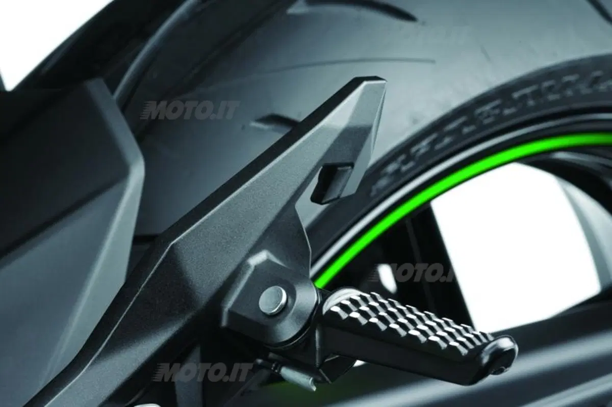 Kawasaki Z800 2013   (92)
