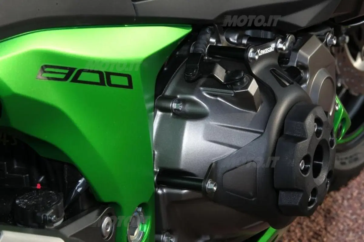Kawasaki Z800 2013   (100)