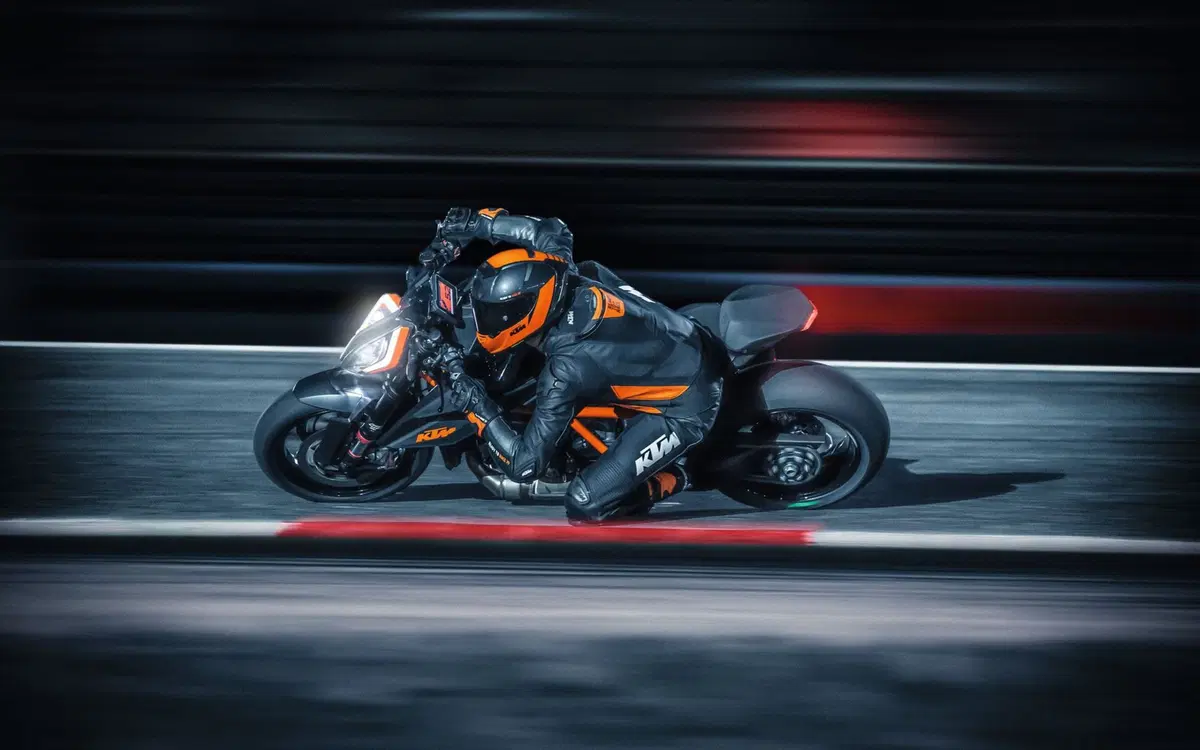 KTM 1290 Super Duke R a EICMA 2019: foto, dati e prezzi (5)
