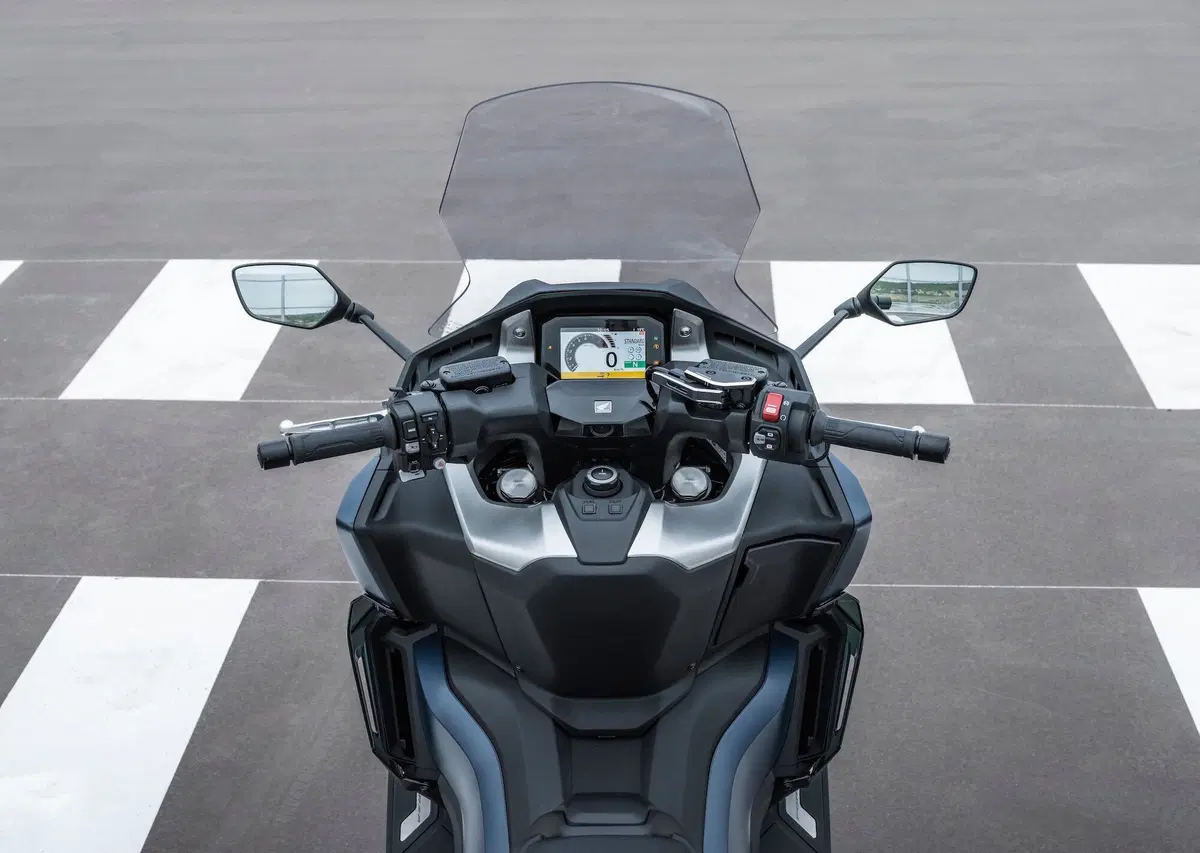 Honda Forza 750 TEST: più moto che scooter (3)