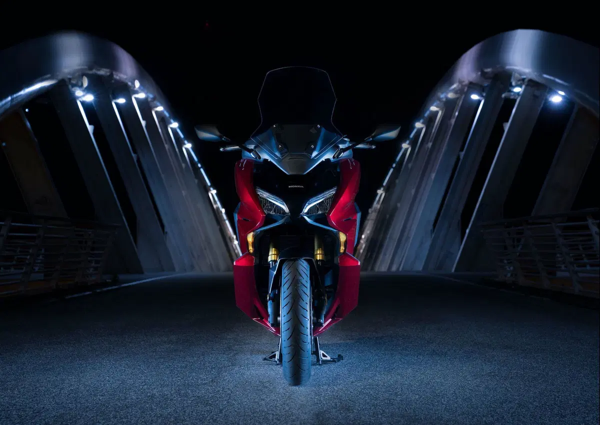 Honda Forza 750 TEST: più moto che scooter