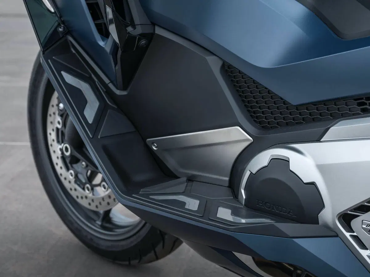 Honda Forza 750 TEST: più moto che scooter (5)