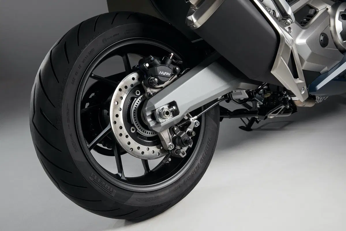 Honda Forza 750 TEST: più moto che scooter