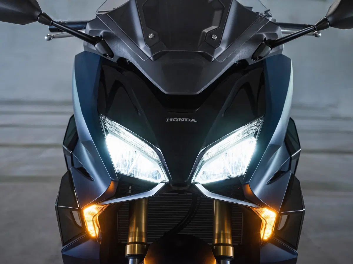 Honda Forza 750 TEST: più moto che scooter (2)