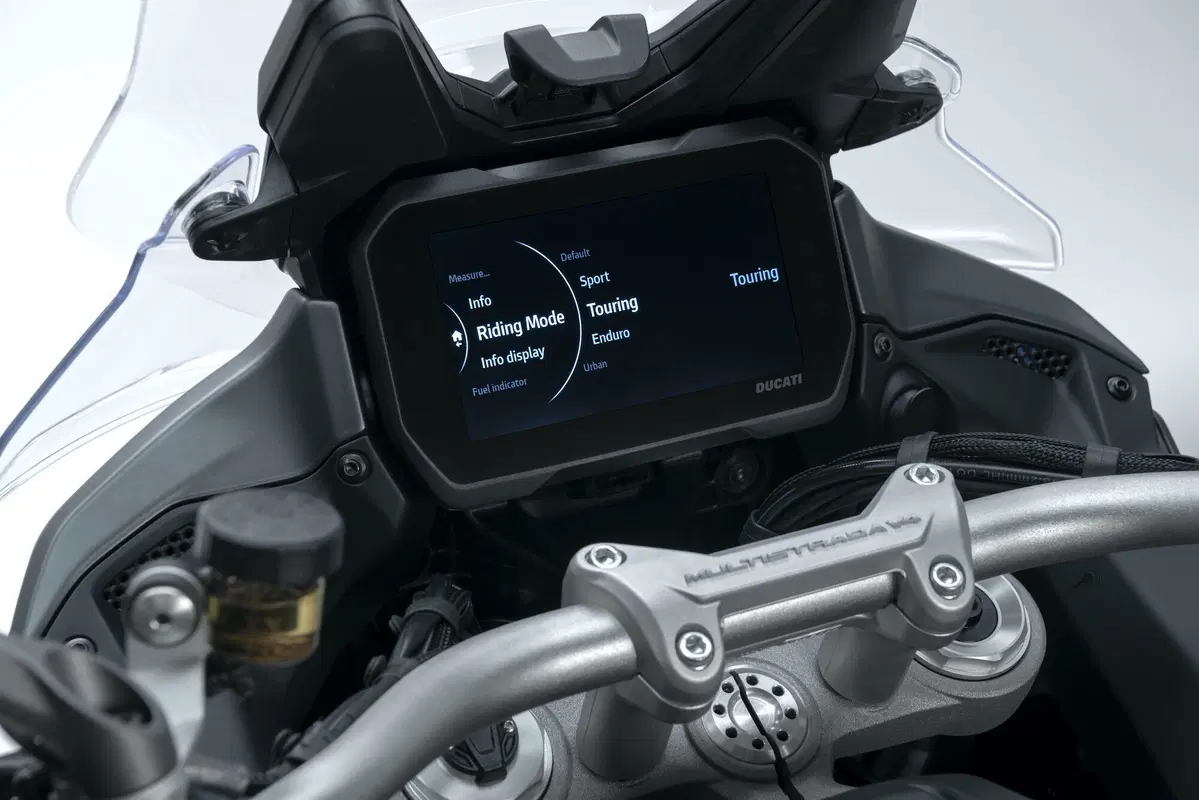 Ducati Multistrada V4 2021: foto e scheda tecnica