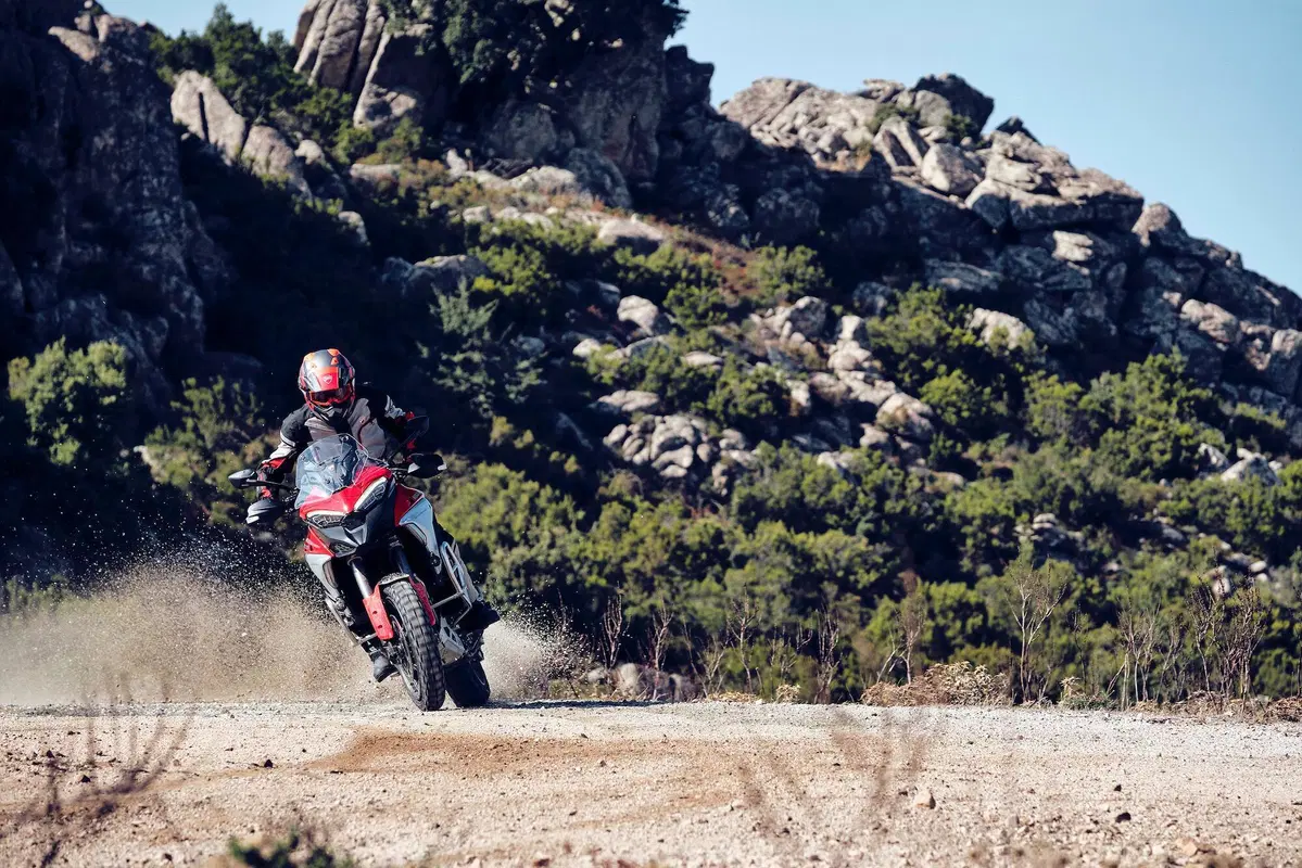 Ducati Multistrada V4 2021: foto e scheda tecnica (13)