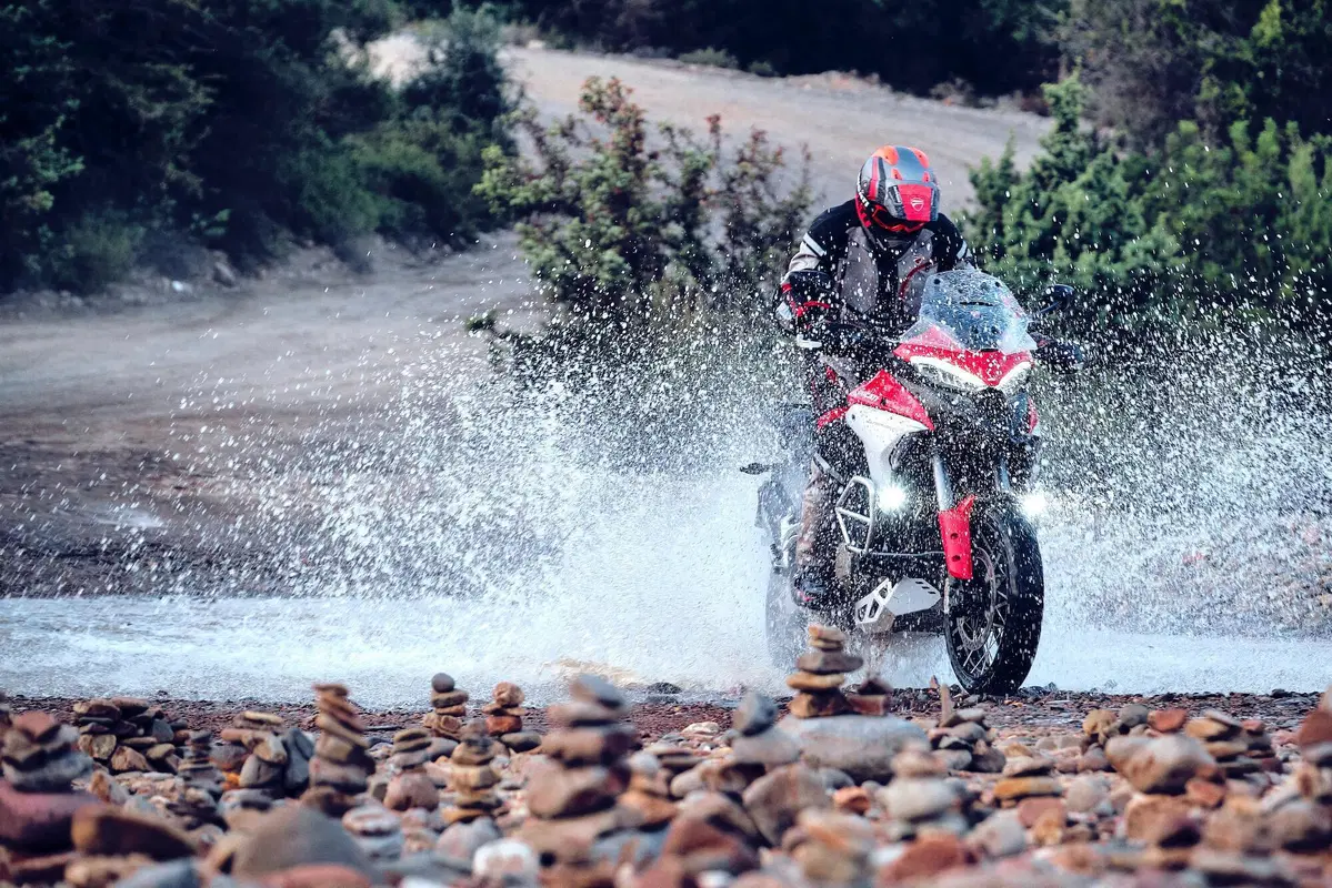 Ducati Multistrada V4 2021: foto e scheda tecnica (15)