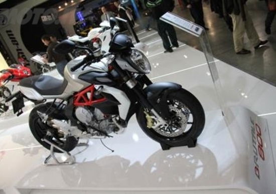 MV Agusta Brutale 800. Grazie alle 3 cilindri, raddoppiate le vendite