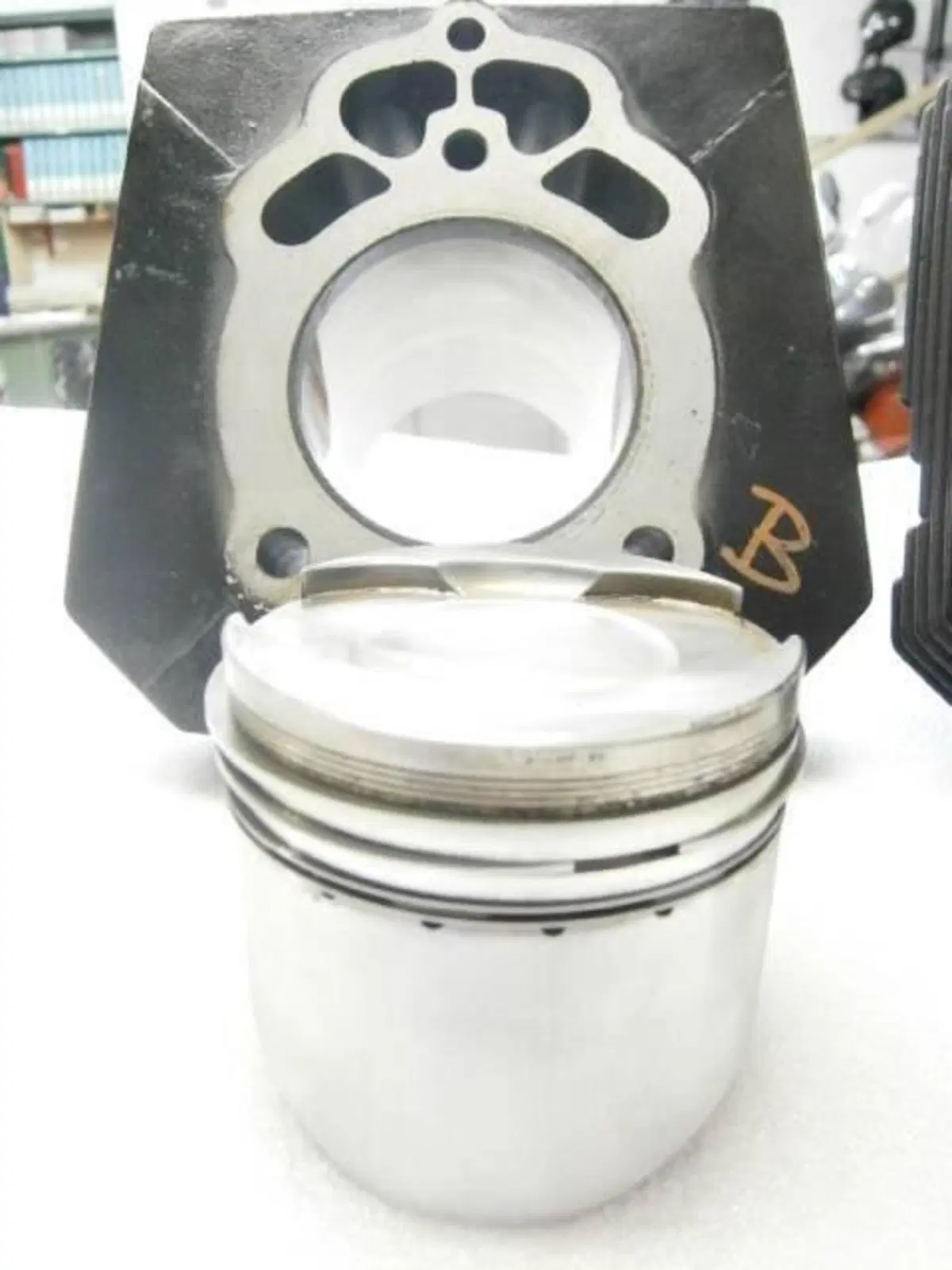 CILINDRI COMPLETI di PISTONI V35 FLORIDA-NTX Moto Guzzi (2)