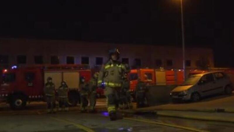 Spagna: la fabbrica di moto elettriche Silence distrutta da un incendio [VIDEO]