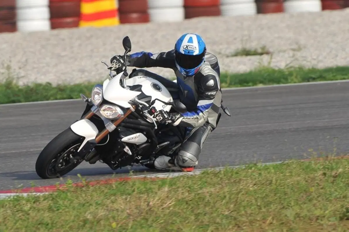 Triumph Speed Triple | Generazioni a confronto   (10)