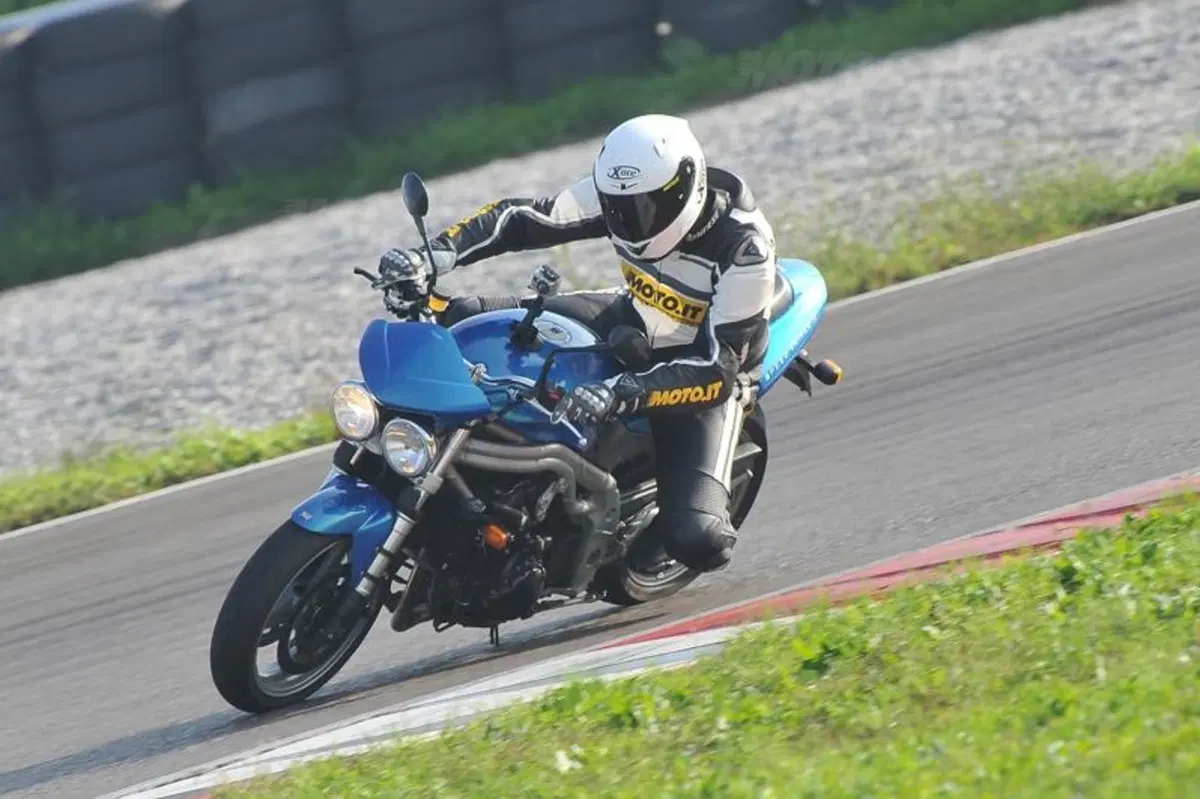 Triumph Speed Triple | Generazioni a confronto   (13)