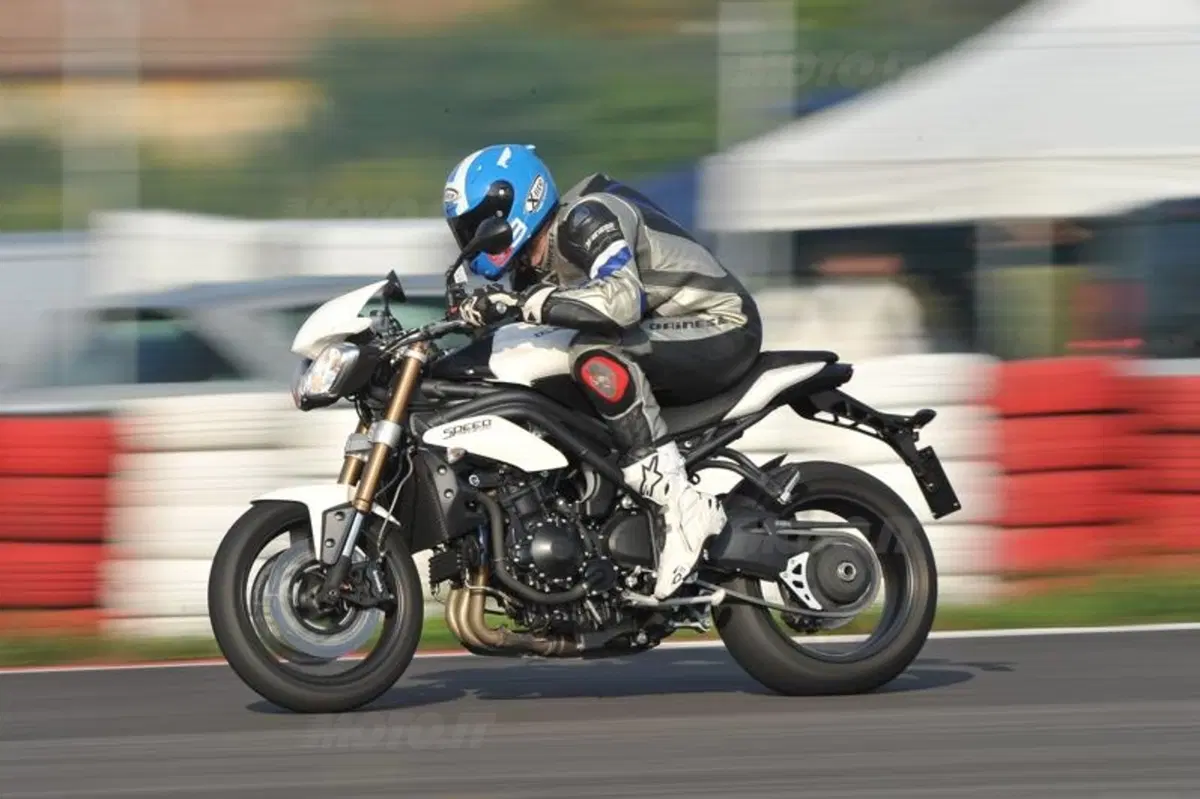 Triumph Speed Triple | Generazioni a confronto   (16)