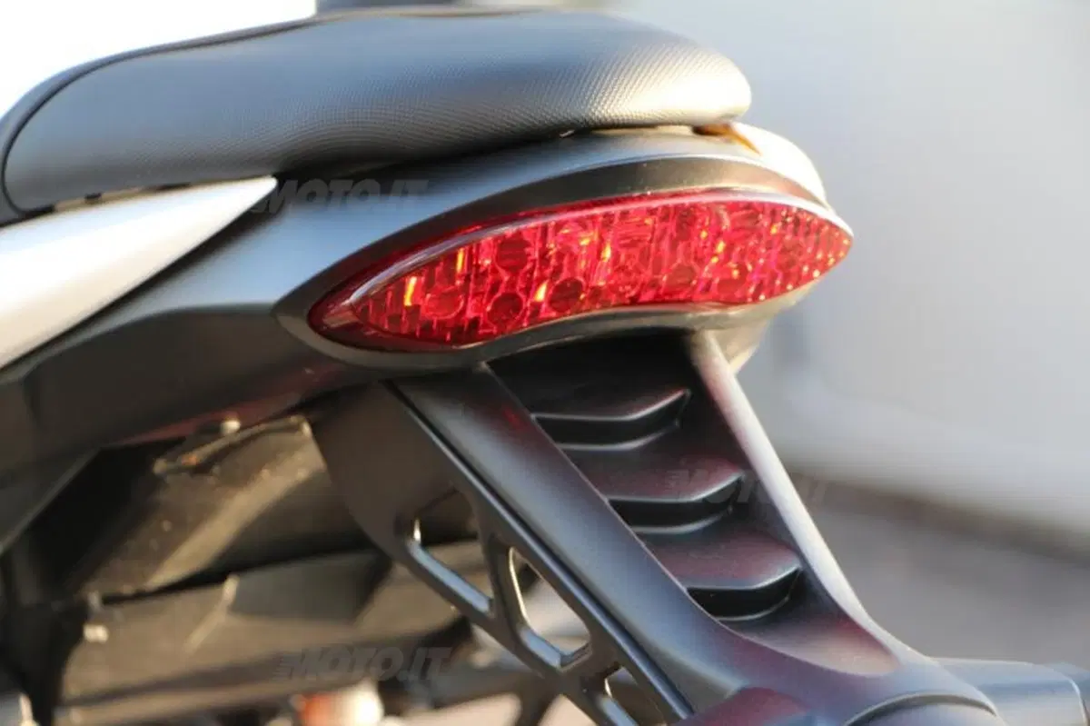 Triumph Speed Triple | Generazioni a confronto   (43)