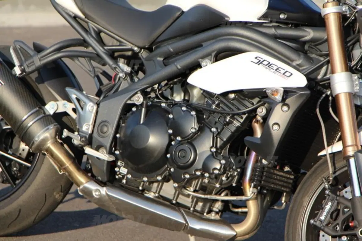 Triumph Speed Triple | Generazioni a confronto   (50)