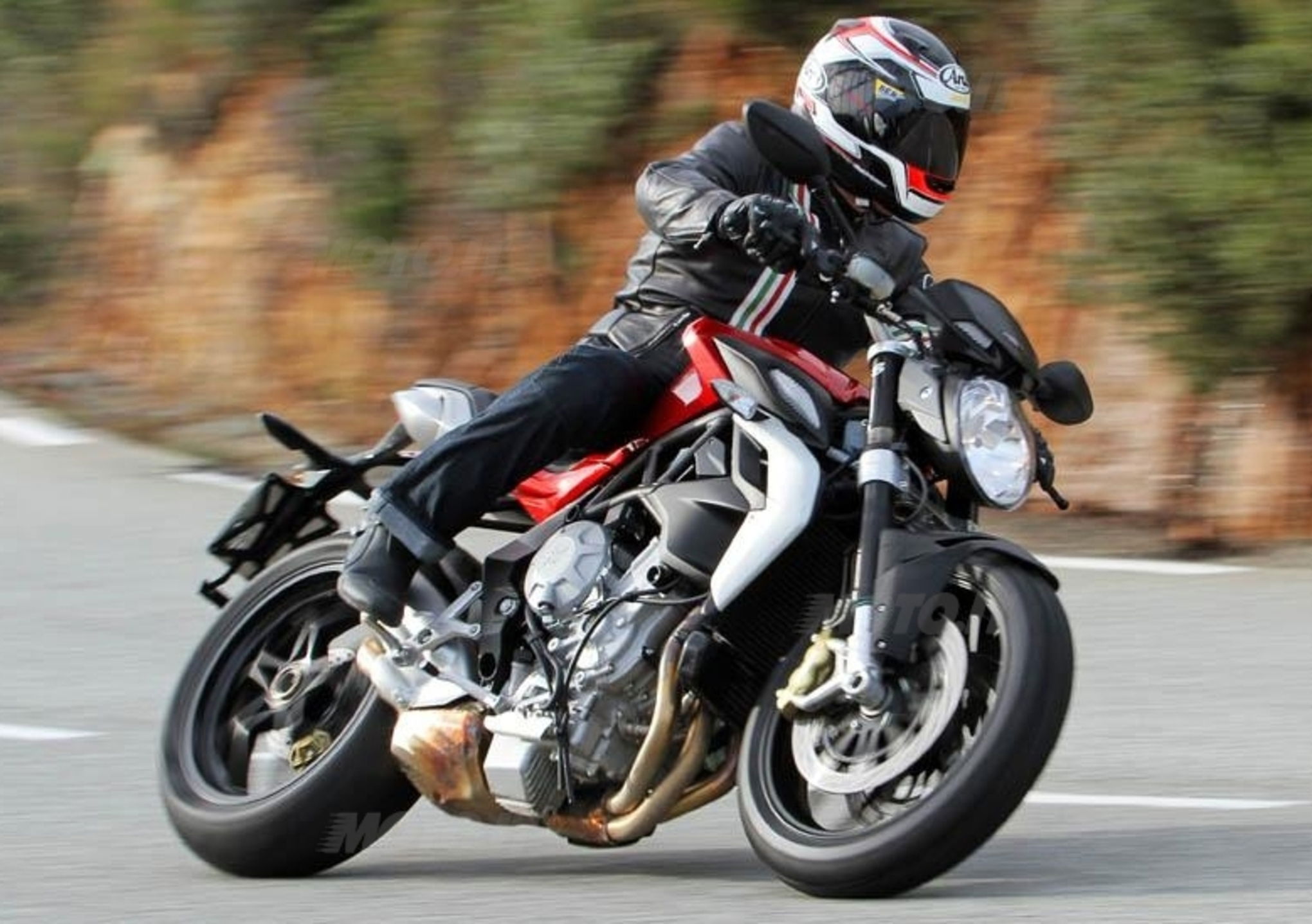 Prova MV Agusta Brutale 800 - Prove - Moto.it